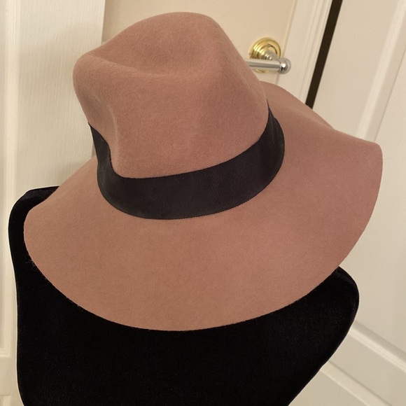 Felt winter hat - Picture 2 of 3